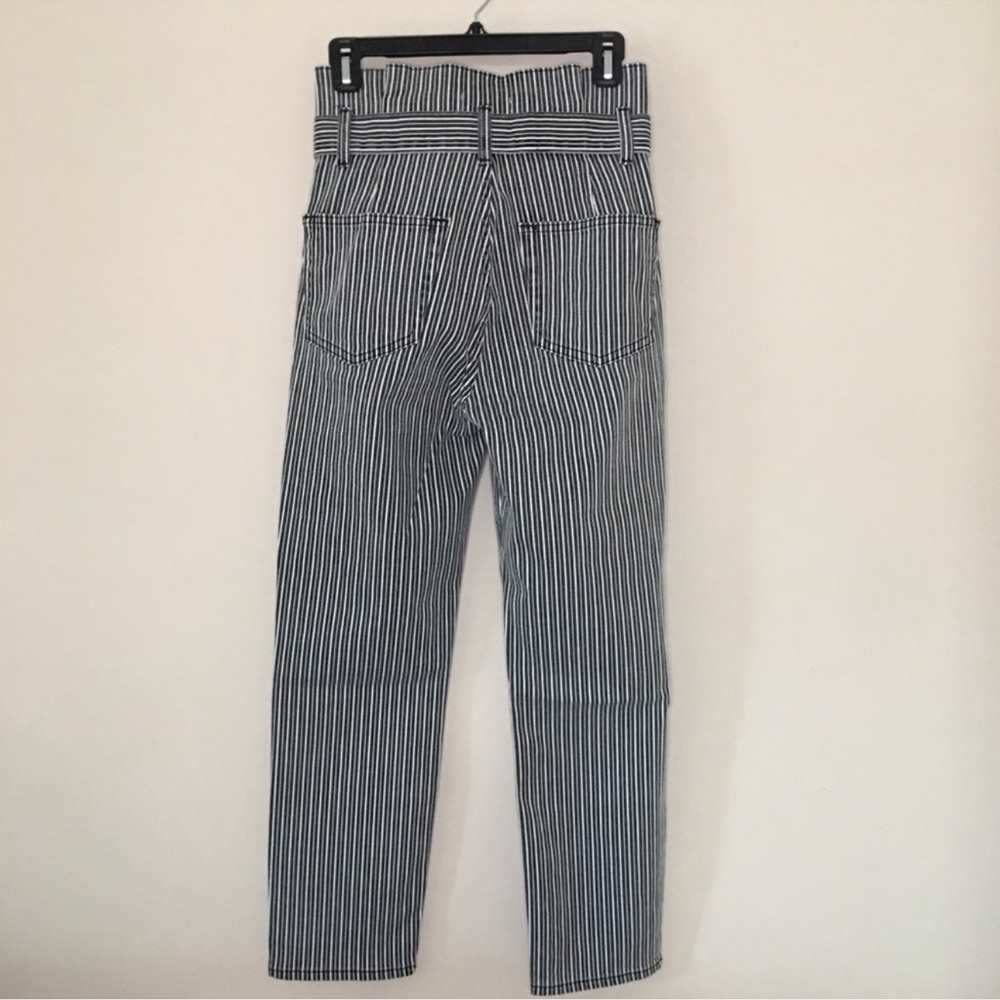 Frame Denim Pleated Pegged Jeans - Picture 7 of 12